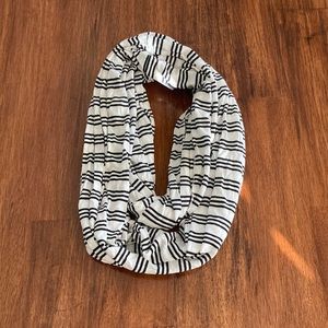 NEW Charming Charlie Black and White Striped Infiniti Scarf Ultra Soft Fashion